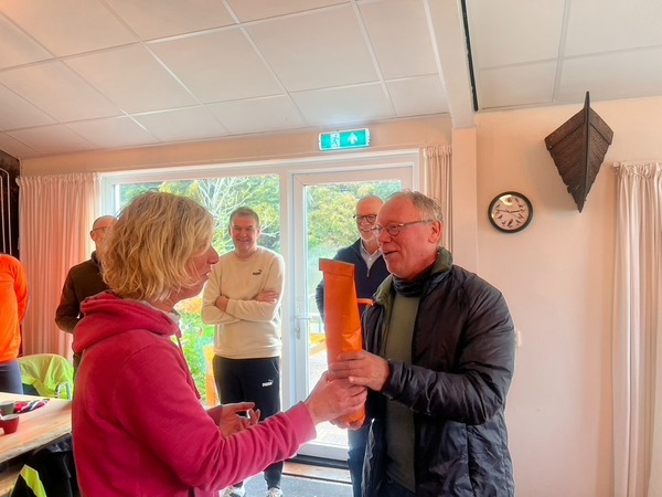 guido-en-jaap-wordt-bedankt-voor-zijn-stuurlessen 2 guido-en-jaap-wordt-bedankt-voor-zijn-stuurlessen 2